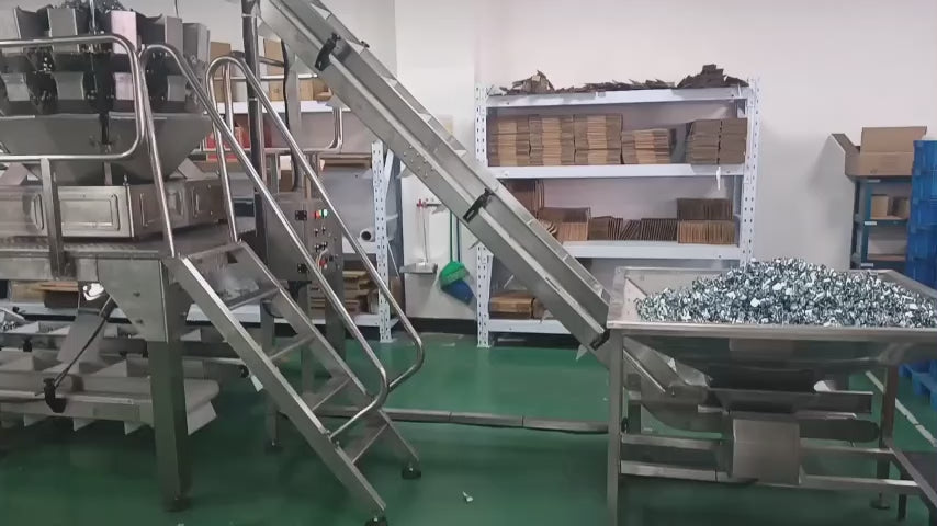 Full-line demonstration of steeply inclined belt conveyor system, showcasing continuous bulk material transport with S/W-shaped rubber sidewall edges and enclosed compartment design, operating across inclination angles from 0° to 90°, applicable to frozen food, grain, and chemical industry conveying scenarios.