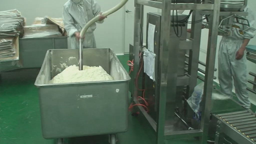 Demonstration of automatic powder weighing equipment with dual screw feeding system filling 10-50kg large bags. Features direct weighing measurement with ±0.1% accuracy at 1-2 bags/min. Suitable for flour, additives, cocoa powder, pharmaceutical powders, and other free-flowing or poor-flowing materials in food, chemical, and pharmaceutical industries.
